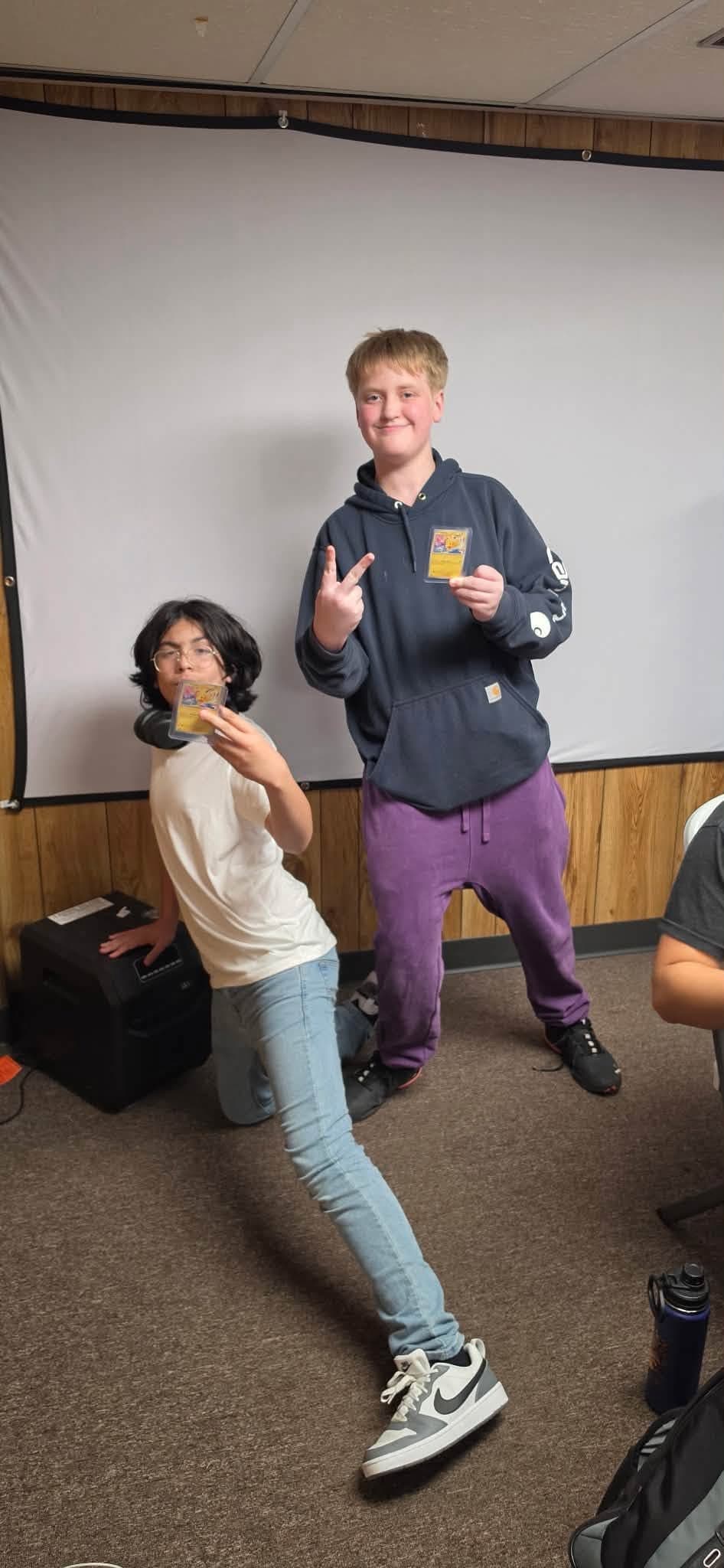 Two players showing their cards at Masterwork